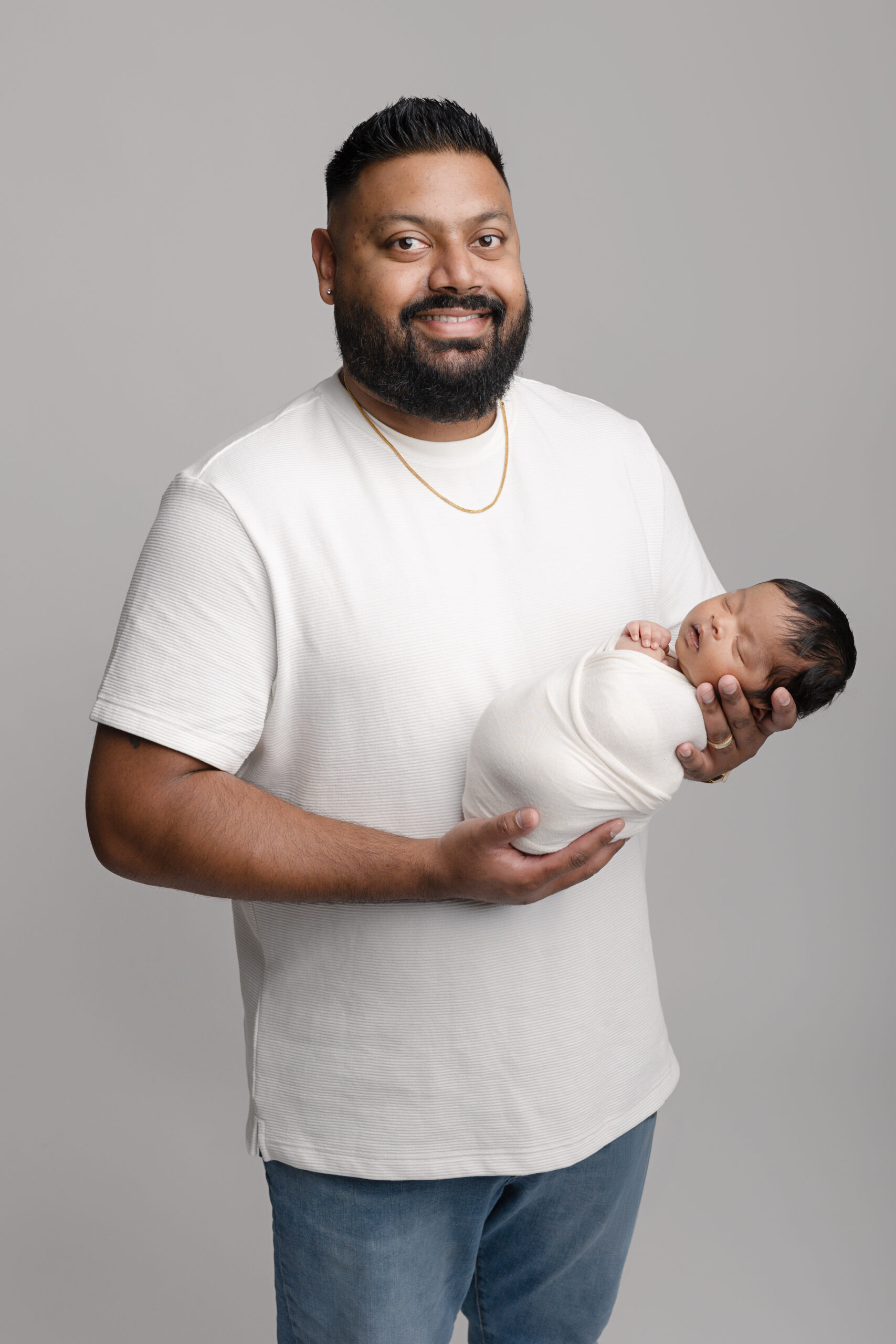 father newborn photo